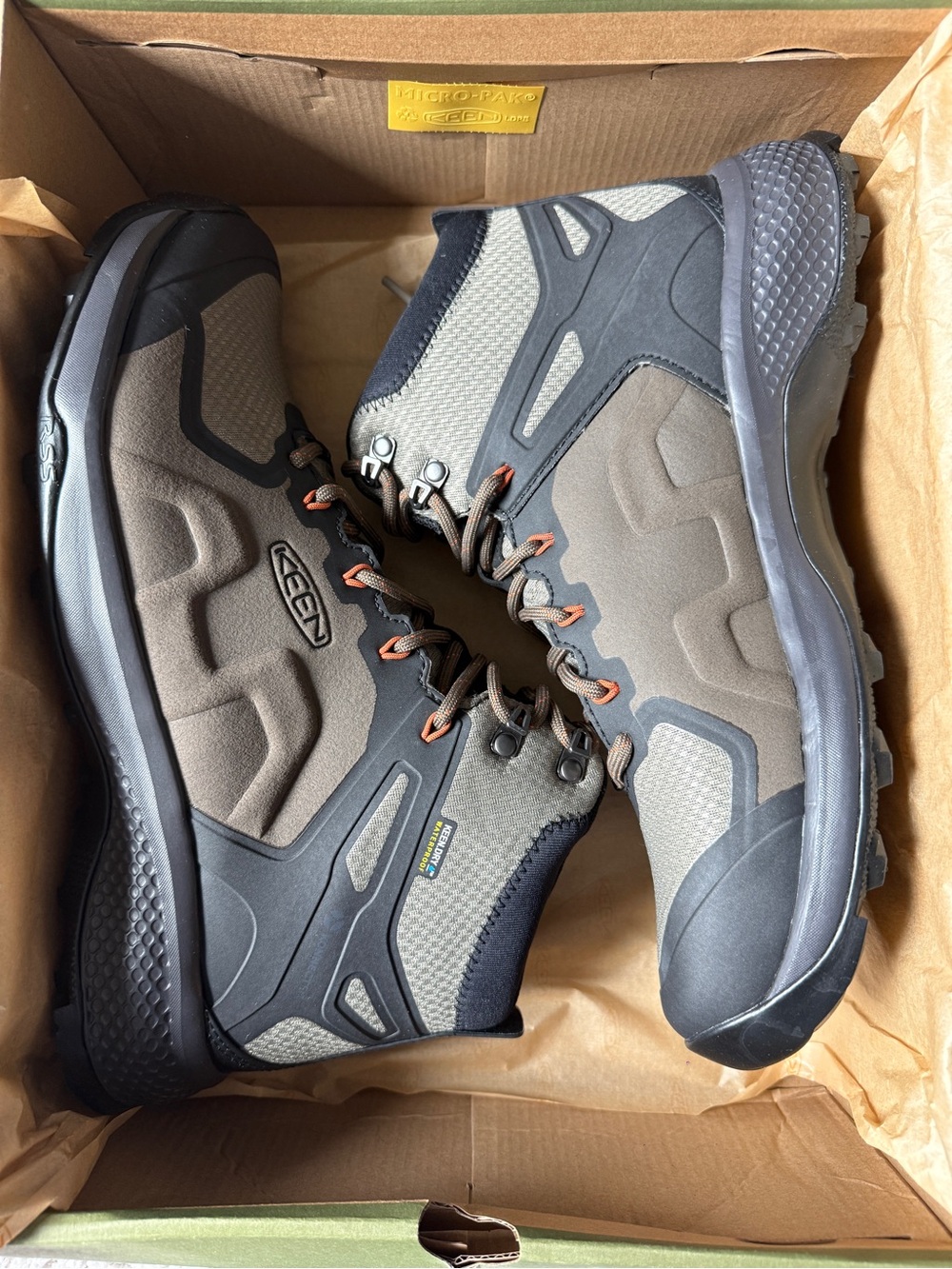 NEW KEEN sz 10.5 Men’s Brown/Gray Waterproof Hiking Shoes Canteen Brindle Style
